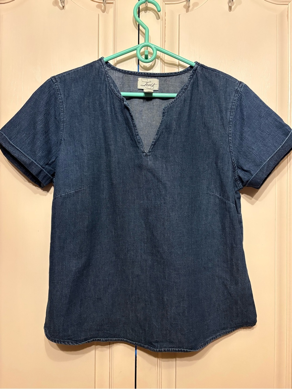 VINTAGE~ Y2K Levi's Indigo V-Notch Short Sleeve Denim Tee 100% Cotton